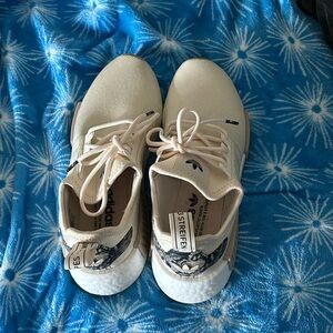 Like New worn 1 time womens addidas NMD